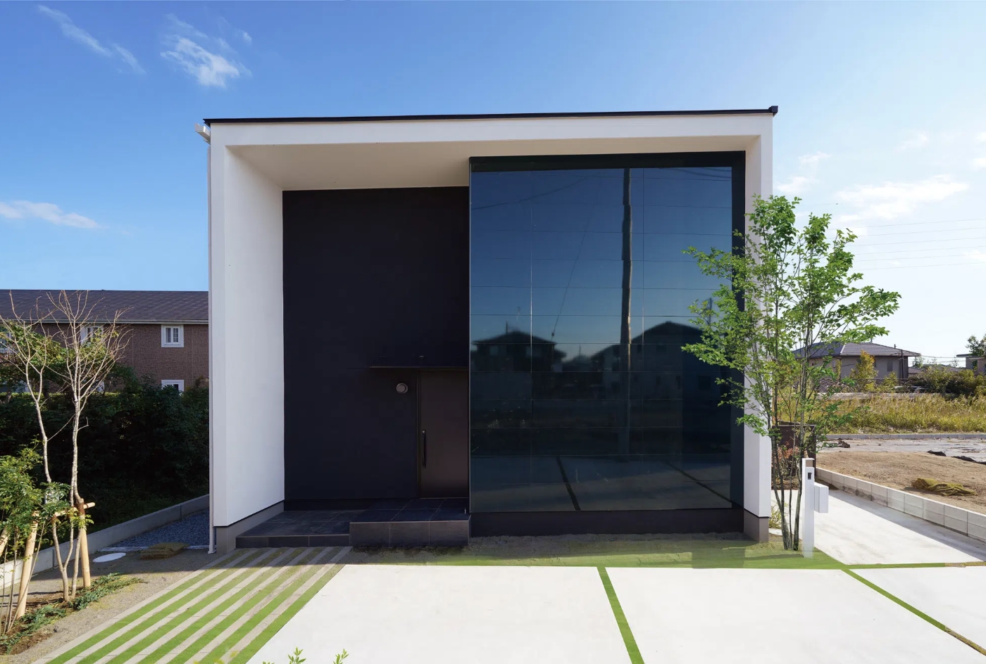 ウッドデッキと暮らすL字型の家