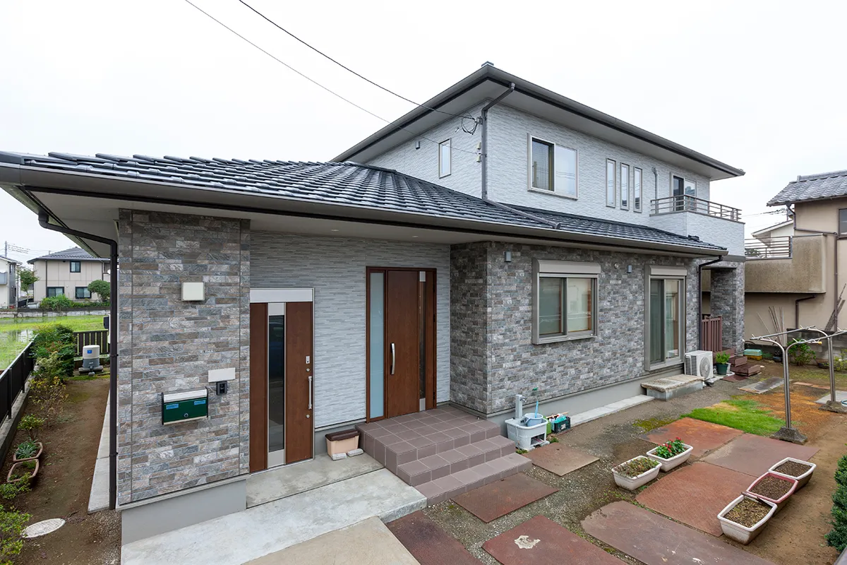 自転車愛好家の趣味を楽しむガレージハウス