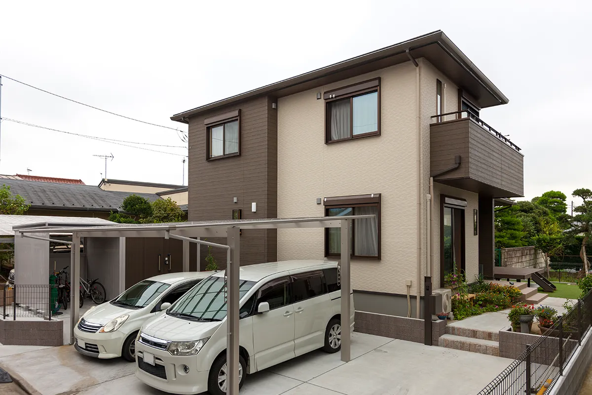 吹き抜けのある光と風を感じるナチュラルホーム