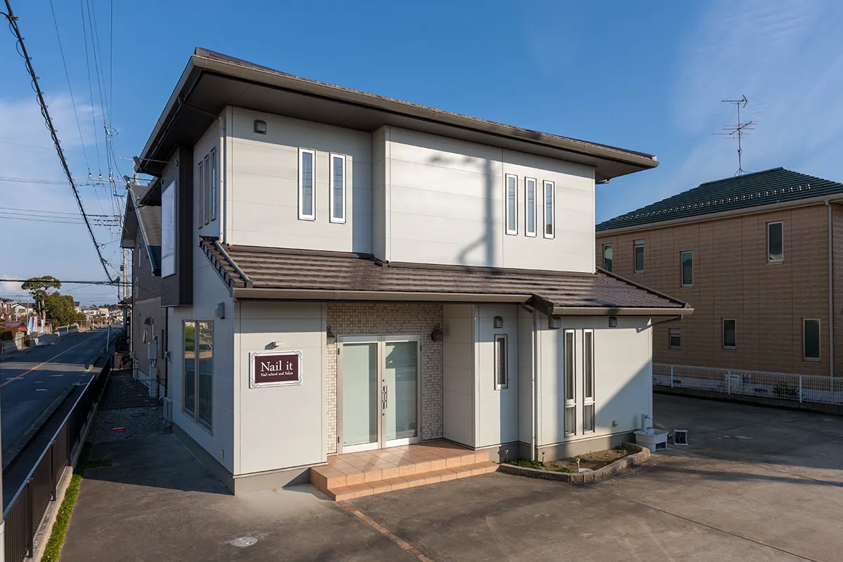 ワークライフバランスを叶えるモダン店舗併用住宅