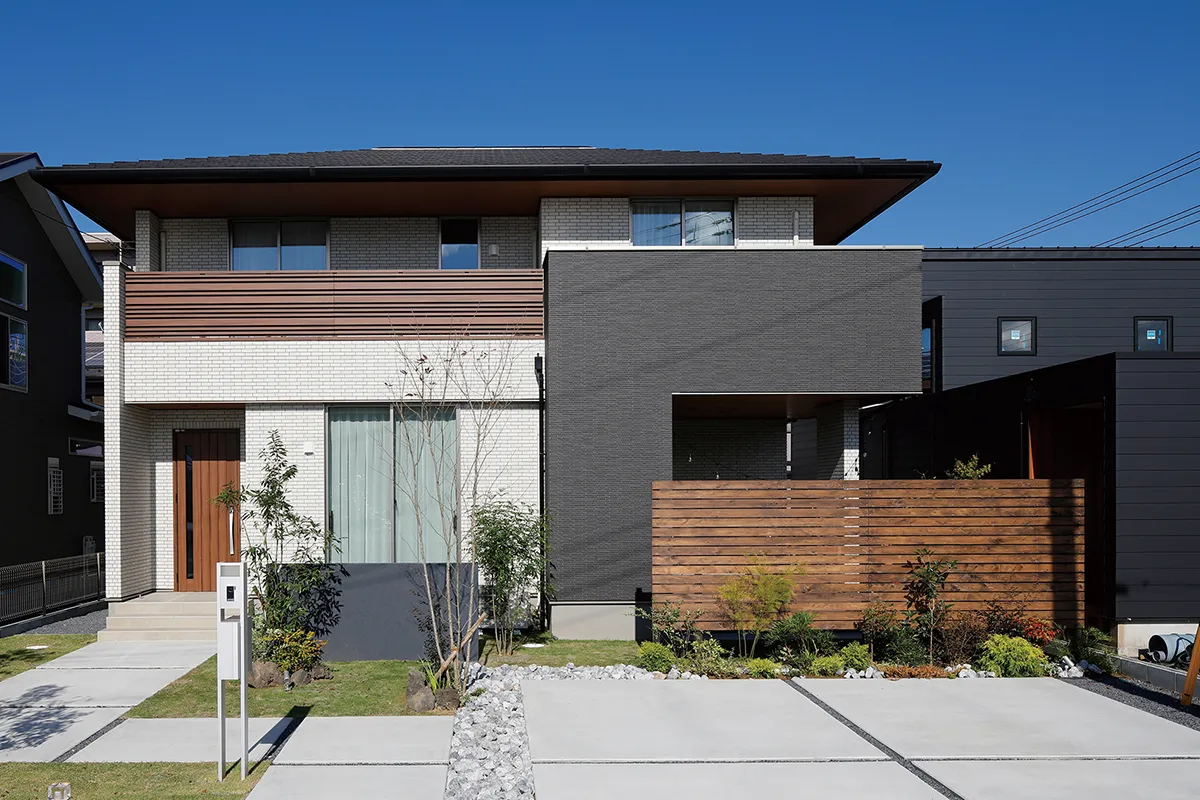 パティオのある趣味と子育てを両立する住まい