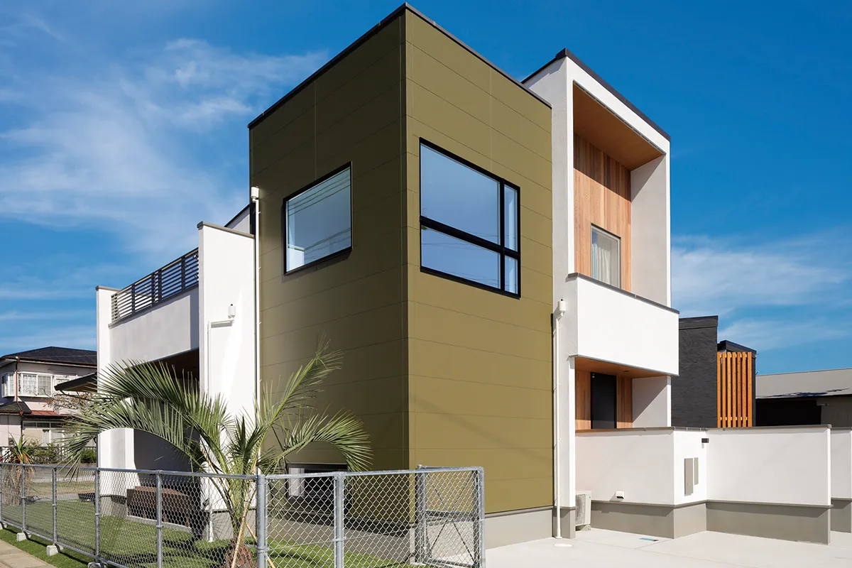 サーファーズリゾートハウス 〜吹き抜けが開放する海辺の暮らし〜