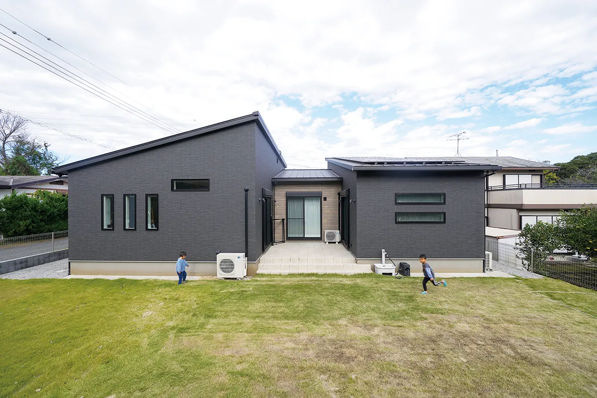 太陽光で賢く暮らすナチュラル住宅