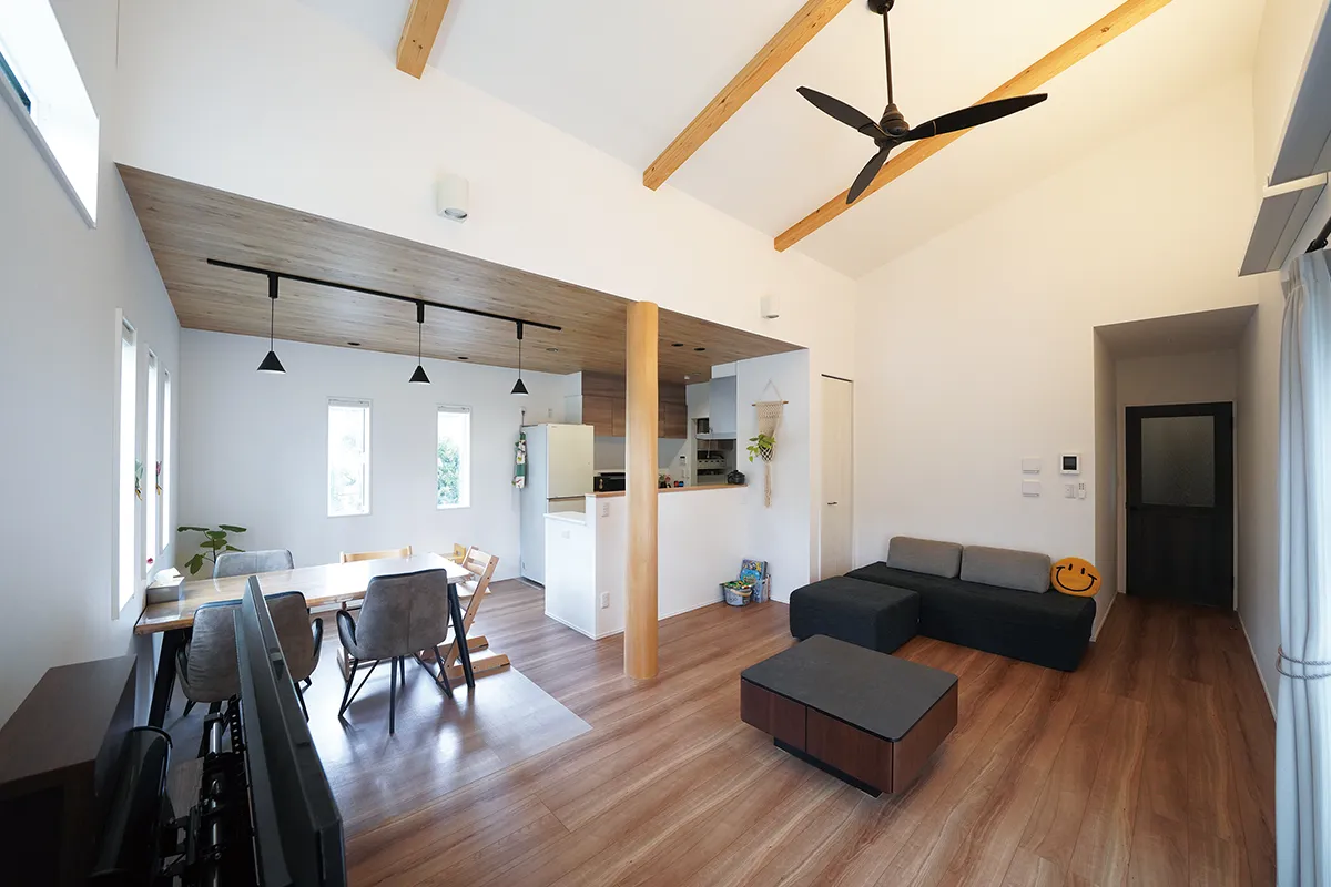 太陽光で賢く暮らすナチュラル住宅