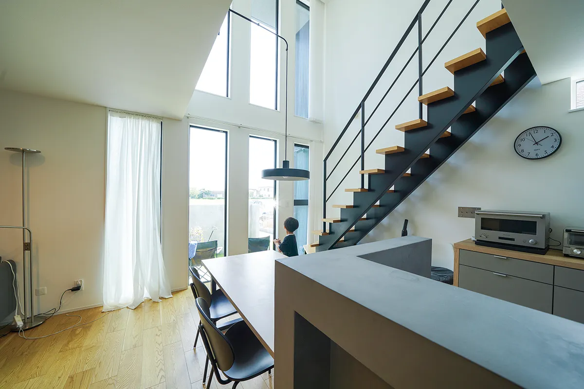 大空間リビングの機能美邸