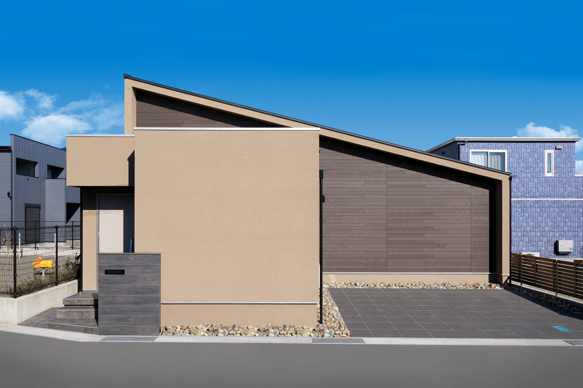 重厚と開放が調和する、ナチュラルモダンな平屋の住まい