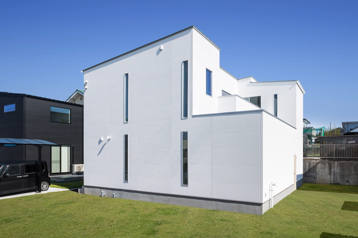 素材を楽しむ、色×形×素材で遊ぶモダンハウス