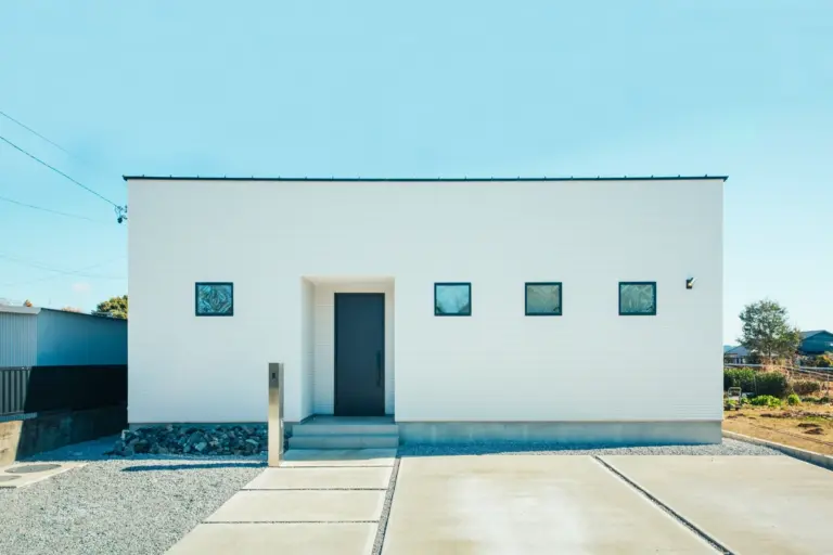 シンプルと洗練さを極めた平屋のコートハウス