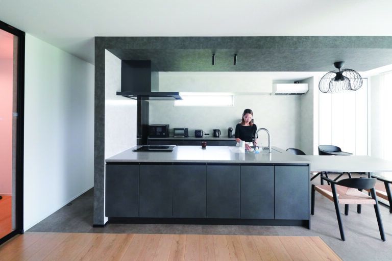 研ぎ澄まされた開放感と、余白まで美しい、シンプルモダンな平屋。