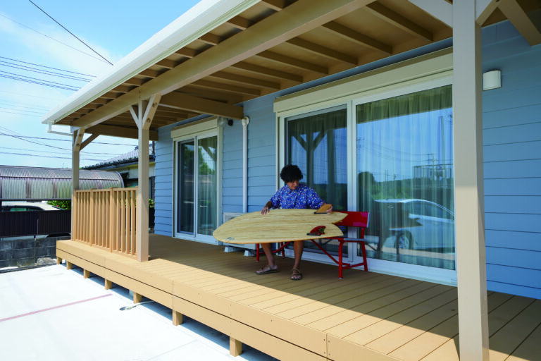 海を感じて暮らす。 好きにまっすぐな カリフォルニアスタイルの平屋